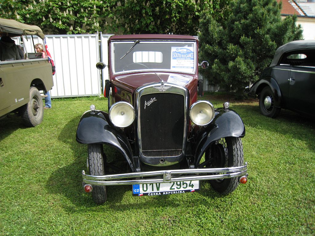 Austin 10/4 Saloon