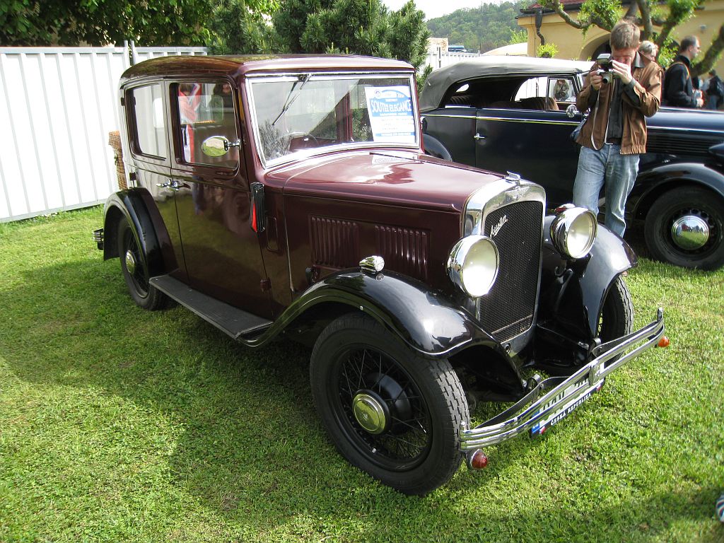 Austin 10/4 Saloon