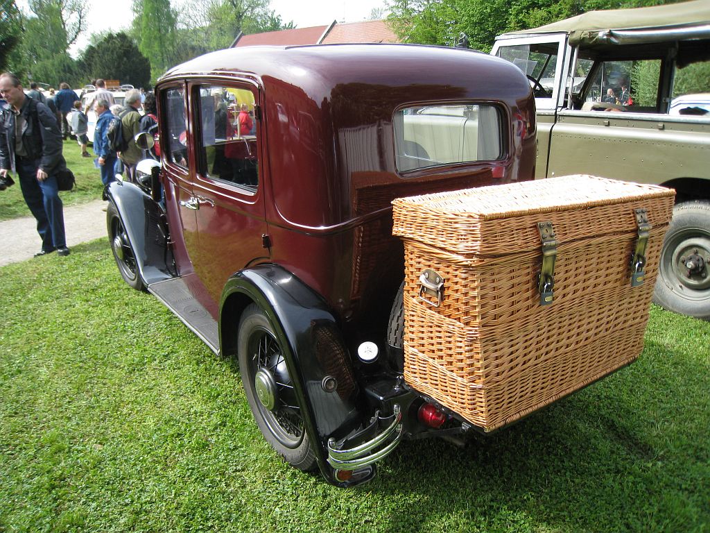 Austin 10/4 Saloon