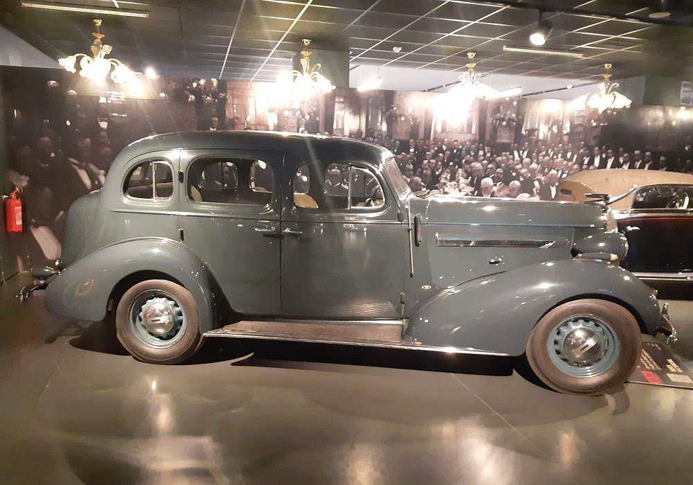 Buick 41 C Special Sedan