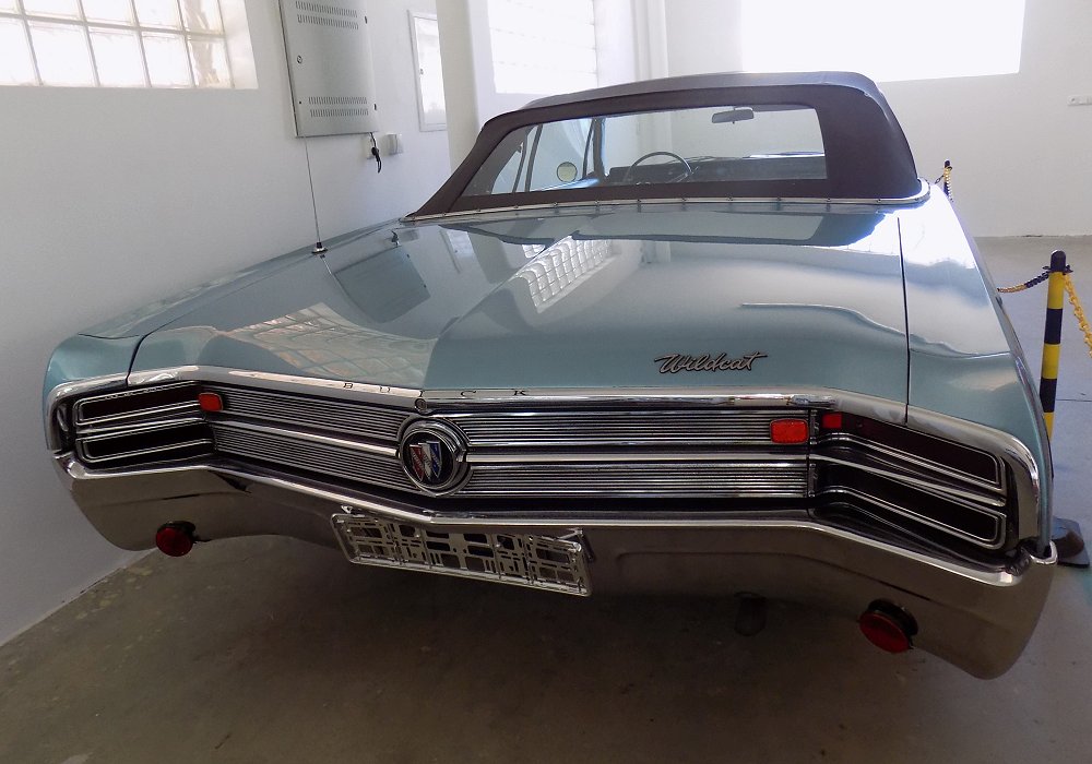 Buick Wildcat DeLuxe Convertible 401