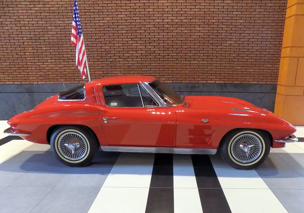 Chevrolet Corvette Sting-Ray 327 V8 250 HP Split Window