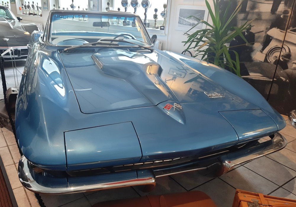 Chevrolet Corvette Sting Ray 427 Convertible 425 HP