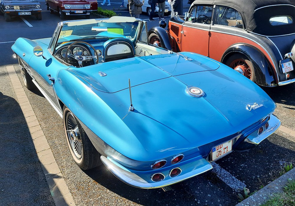 Chevrolet Corvette Sting Ray Convertible 250 HP