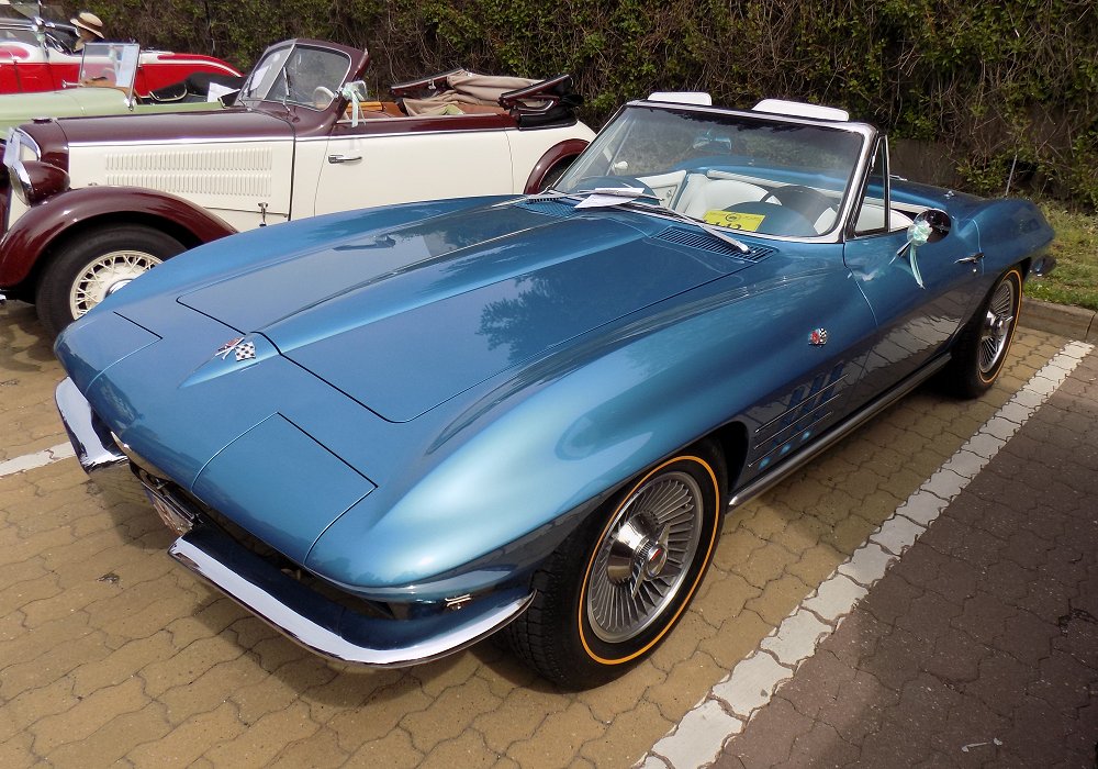 Chevrolet Corvette Sting Ray Convertible 250 HP