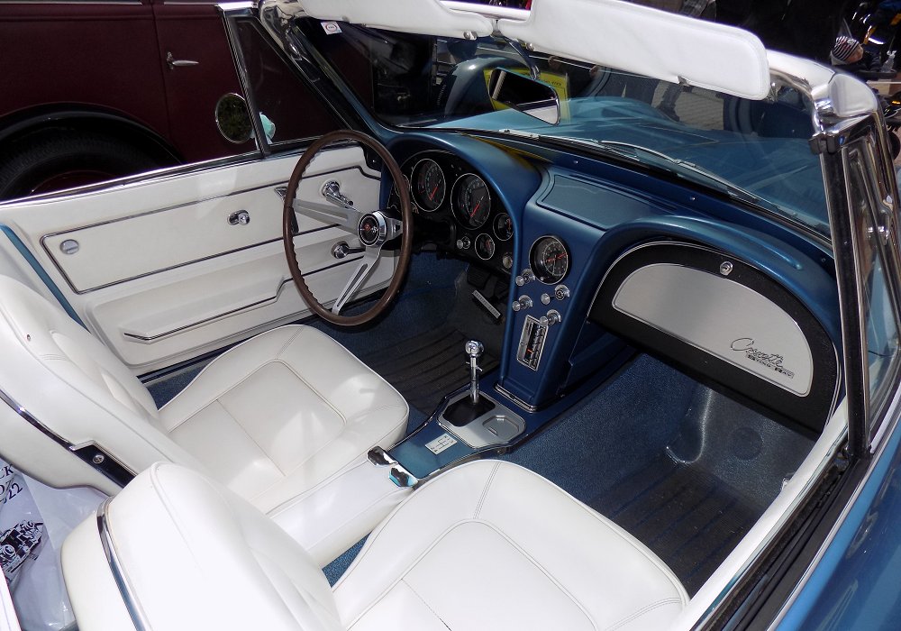 Chevrolet Corvette Sting Ray Convertible 250 HP