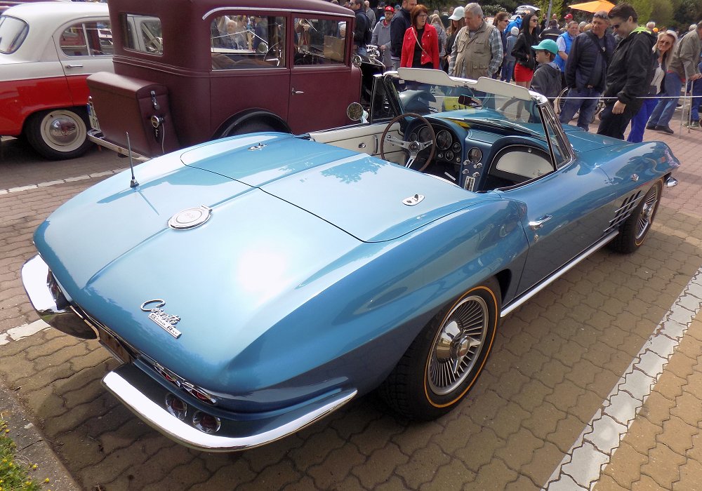 Chevrolet Corvette Sting Ray Convertible 250 HP
