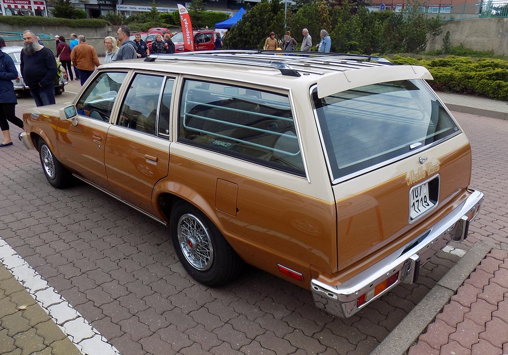 Chevrolet Malibu Classic Station Wagon 4.4