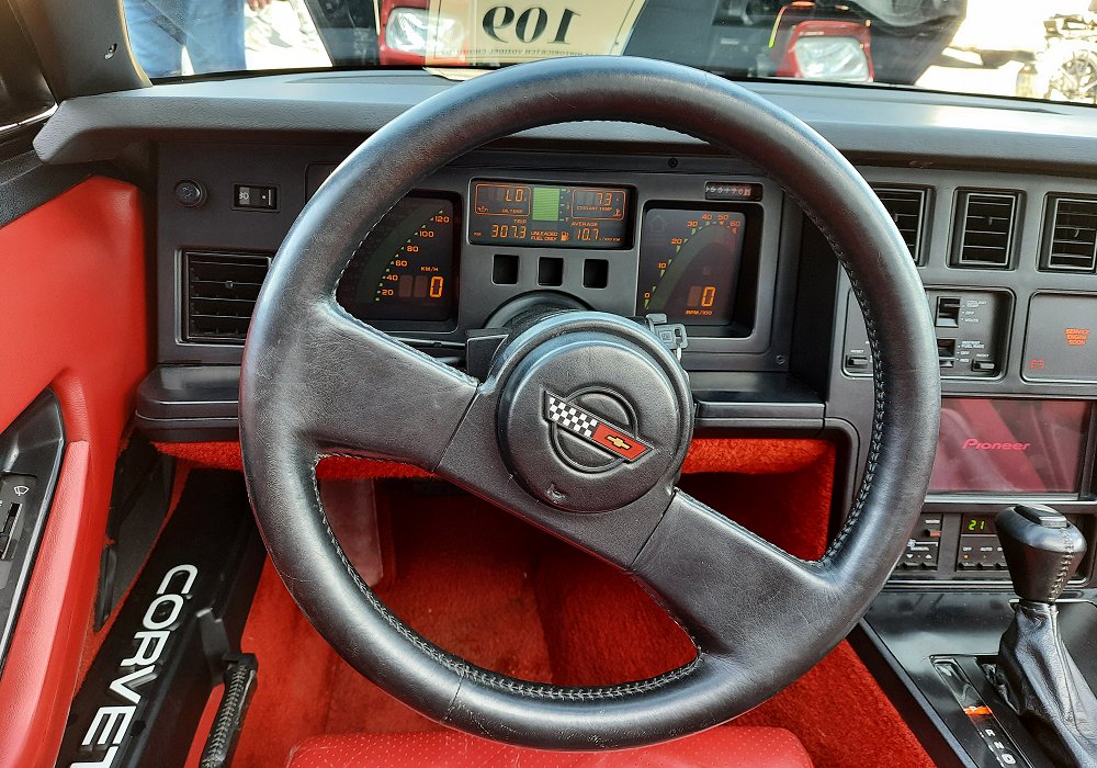 Chevrolet Corvette Convertible AT