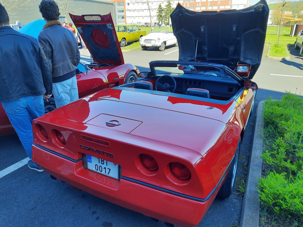 Chevrolet Corvette Convertible AT