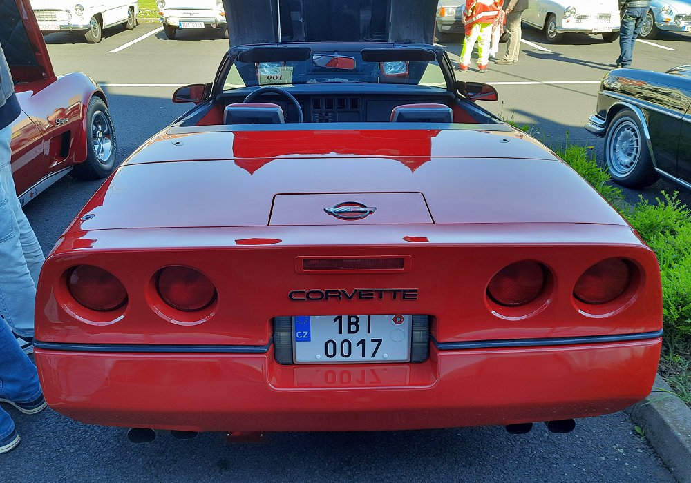 Chevrolet Corvette Convertible AT