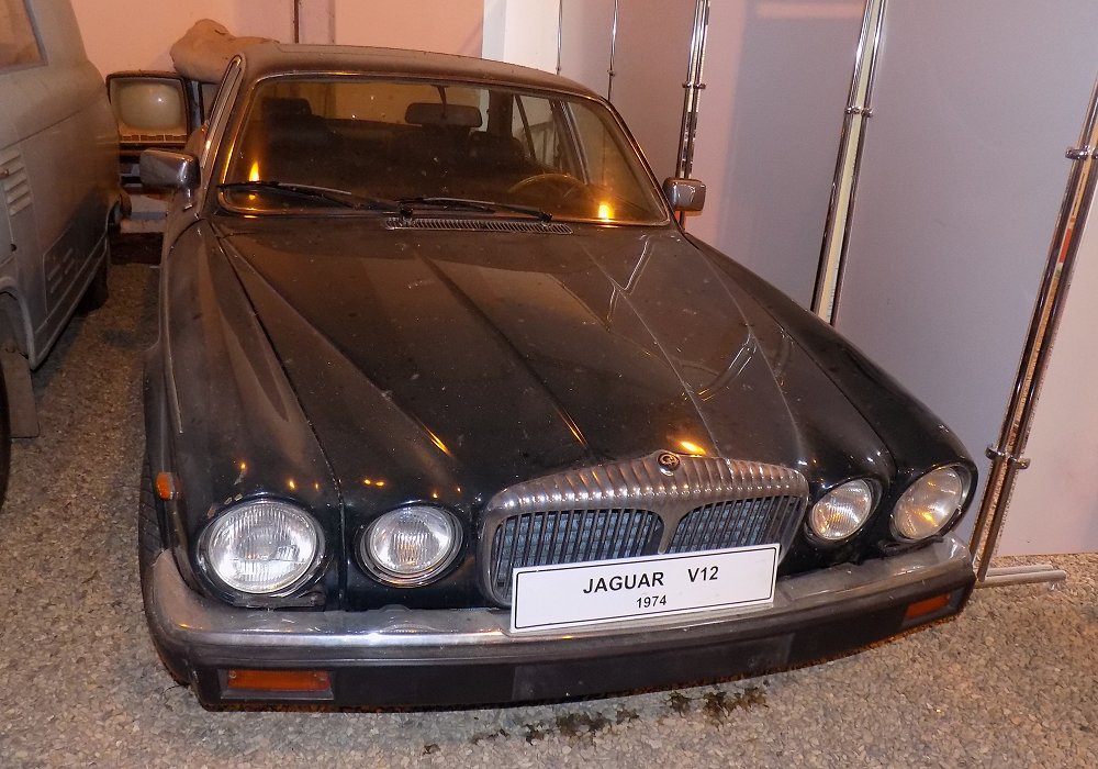 Daimler Double Six HE