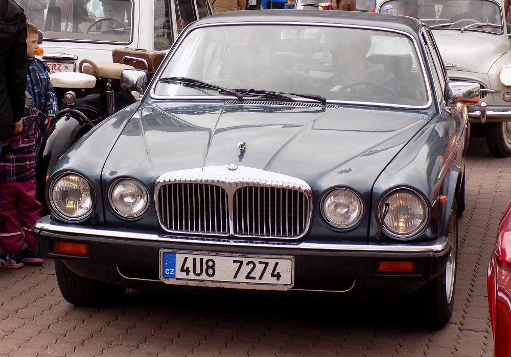 Daimler Double Six H.E. Series III