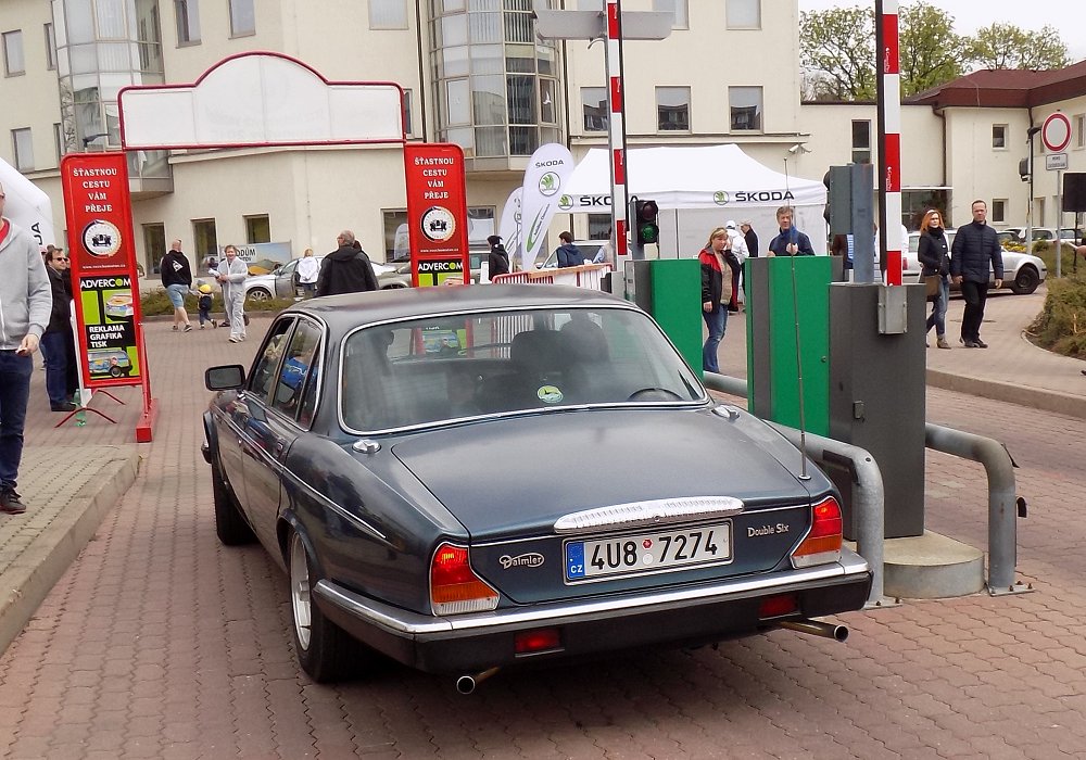 Daimler Double Six H.E. Series III