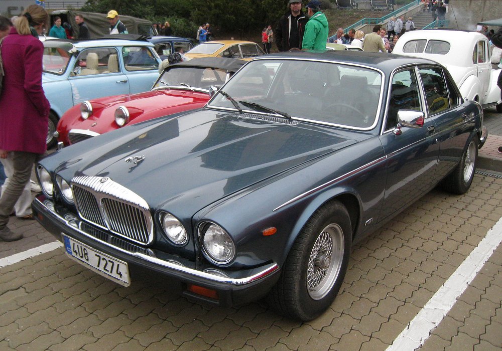 Daimler Double Six H.E. Series III