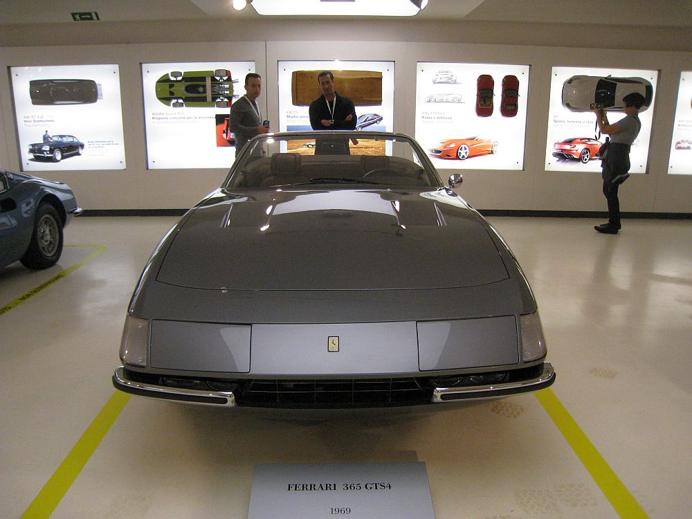 Ferrari 365 GTS4