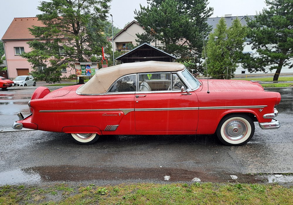 Ford Crestline Sunliner Convertible V8 130 HP