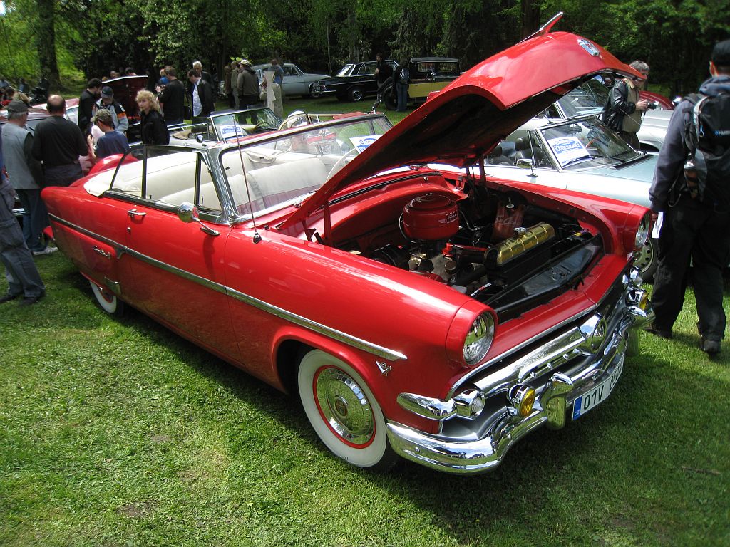 Ford Crestline Sunliner Convertible V8 130 HP