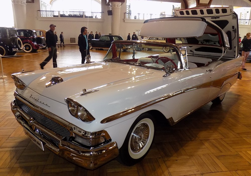 Ford Fairlane 500 Skyliner