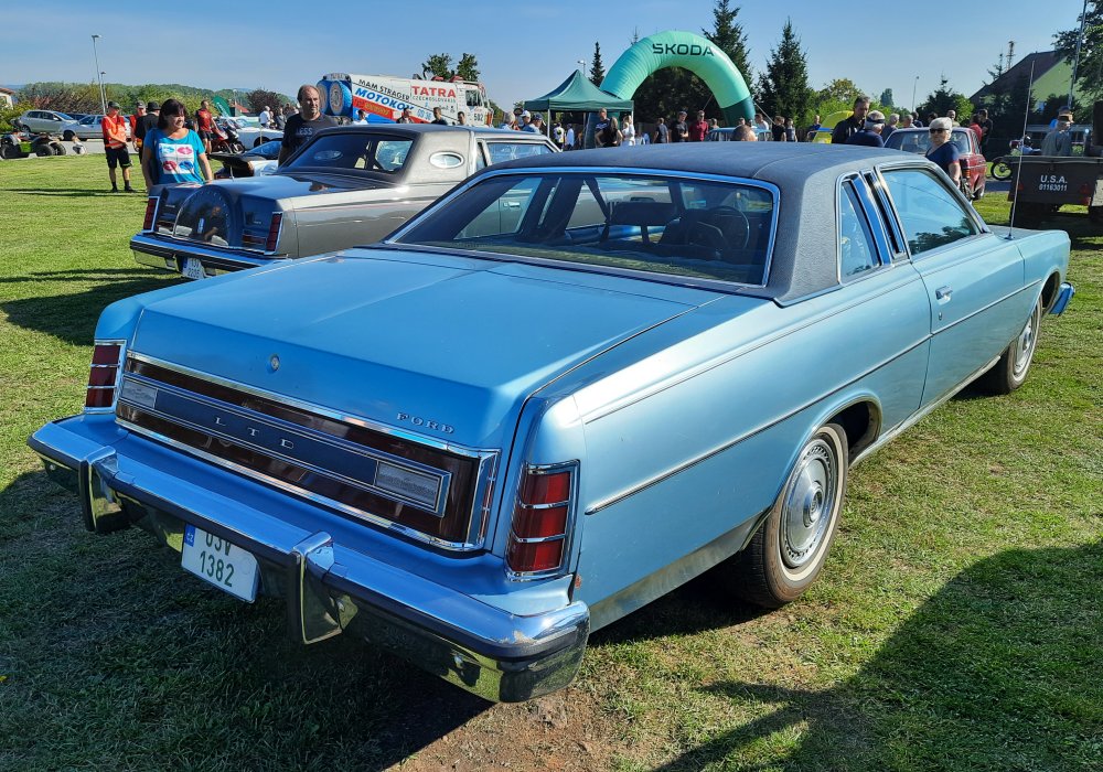 Ford LTD Coupe Hardtop 351