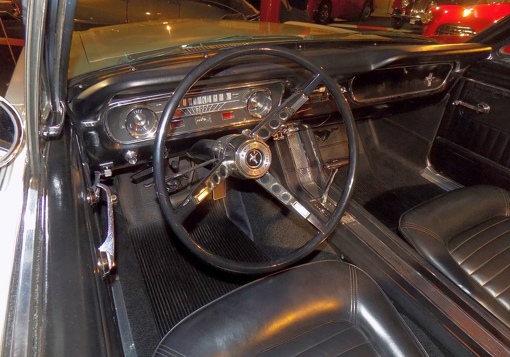 Ford Mustang Convertible 289 V8 200 HP