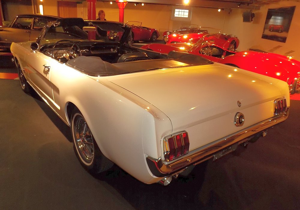 Ford Mustang Convertible 289 V8 200 HP