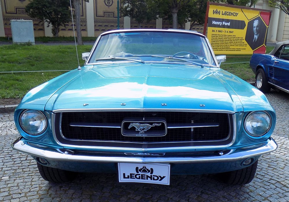 Ford Mustang Convertible GT 271 HP