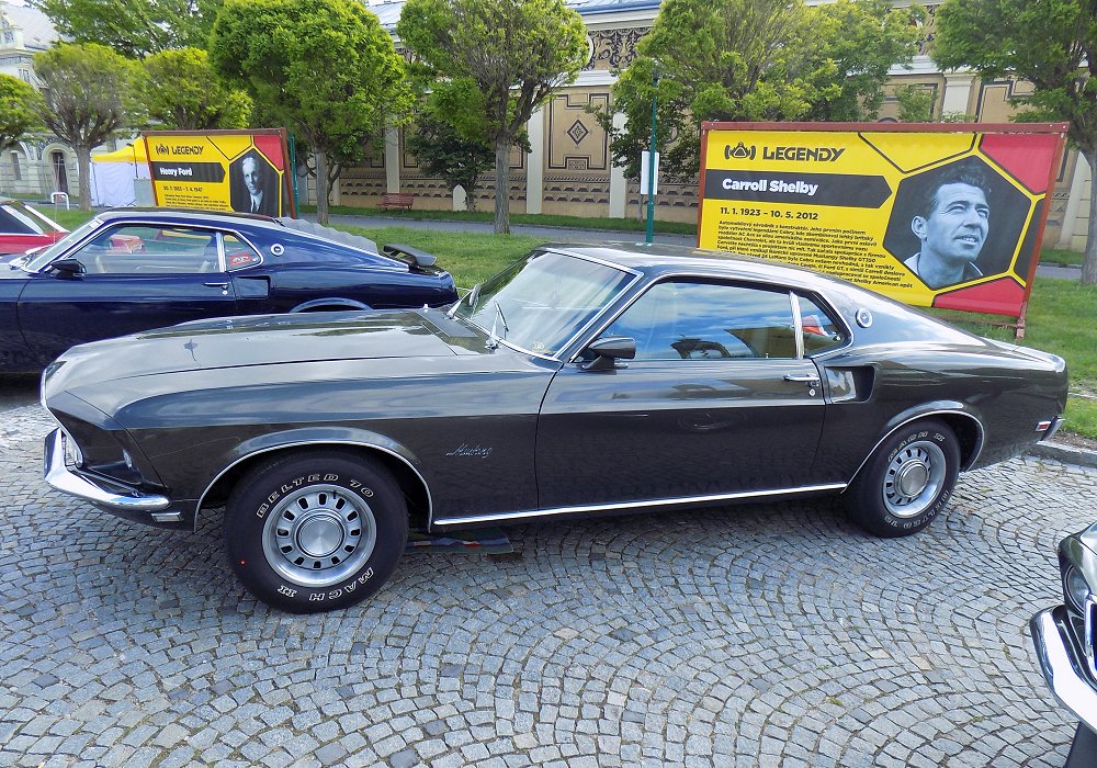 Ford Mustang Fastback 351