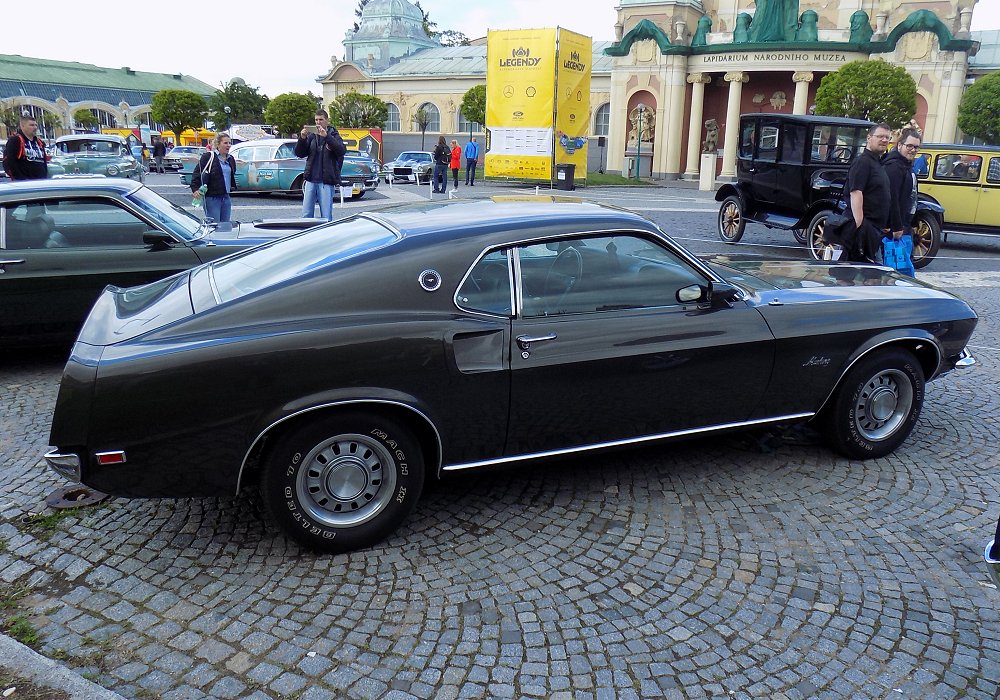 Ford Mustang Fastback 351