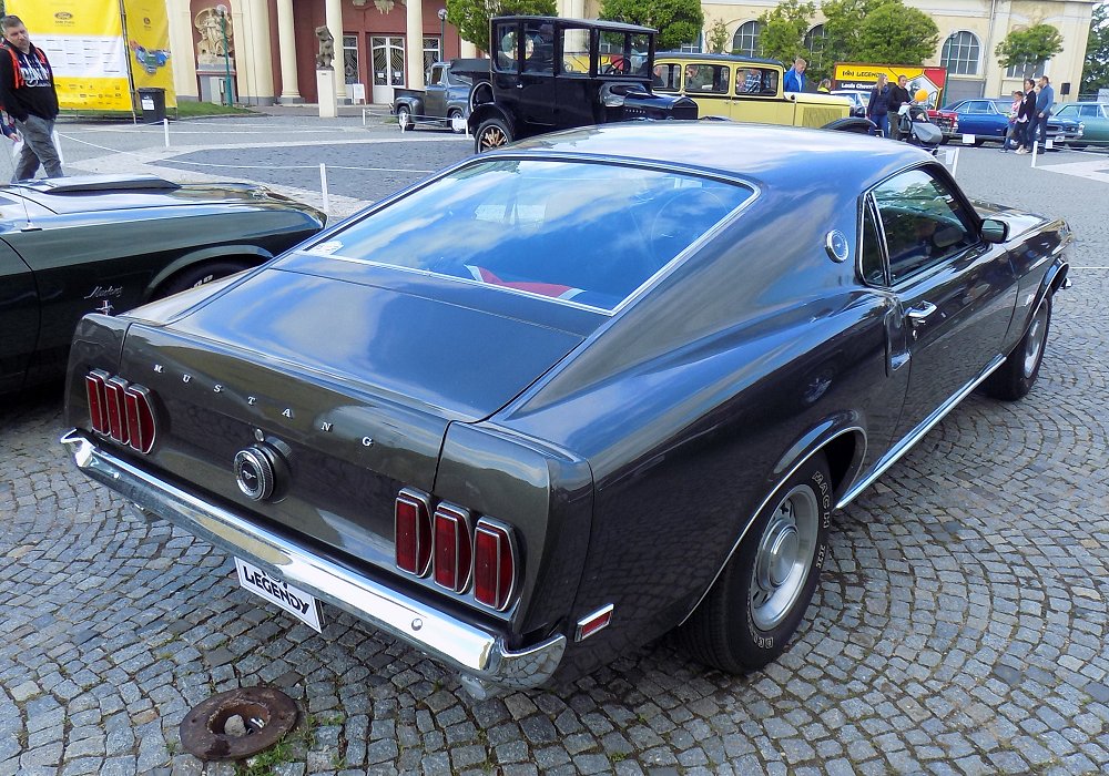 Ford Mustang Fastback 351