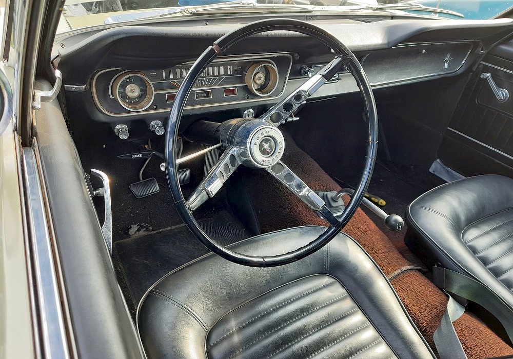 Ford Mustang Six 200