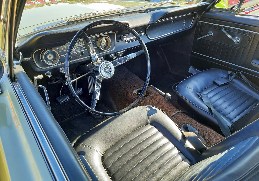 Ford Mustang Six 200