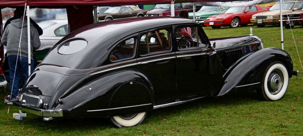 Invicta Black Prince Saloon