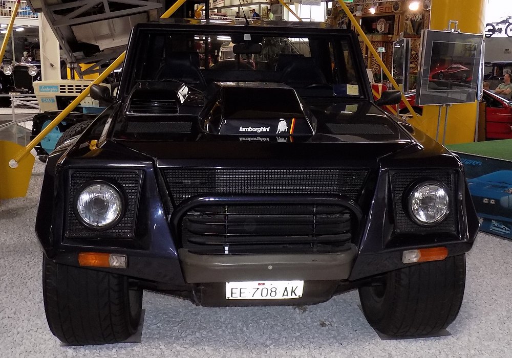 Lamborghini LM-002