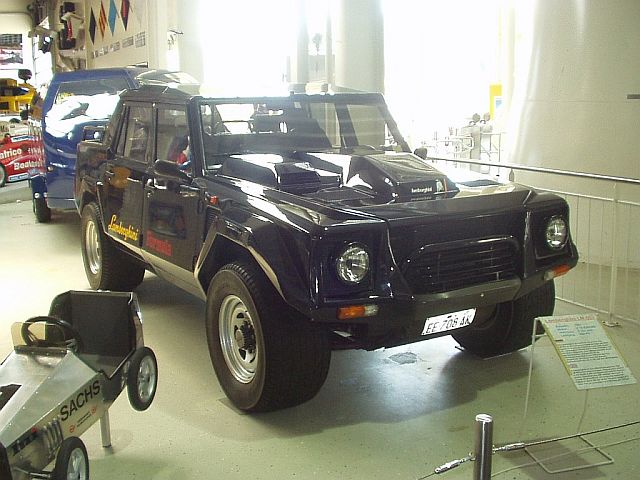Lamborghini LM-002