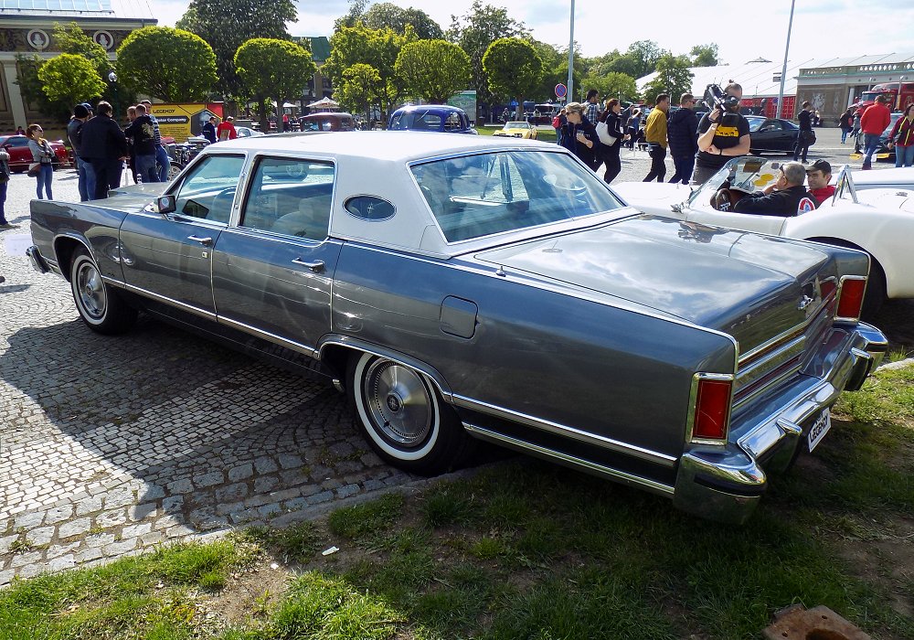 Lincoln Continental Town Car