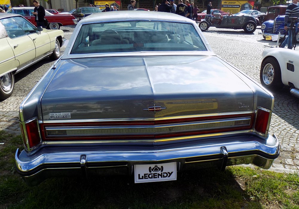 Lincoln Continental Town Car