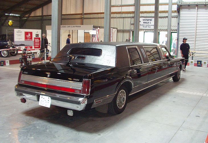 Lincoln Town Car Limousine
