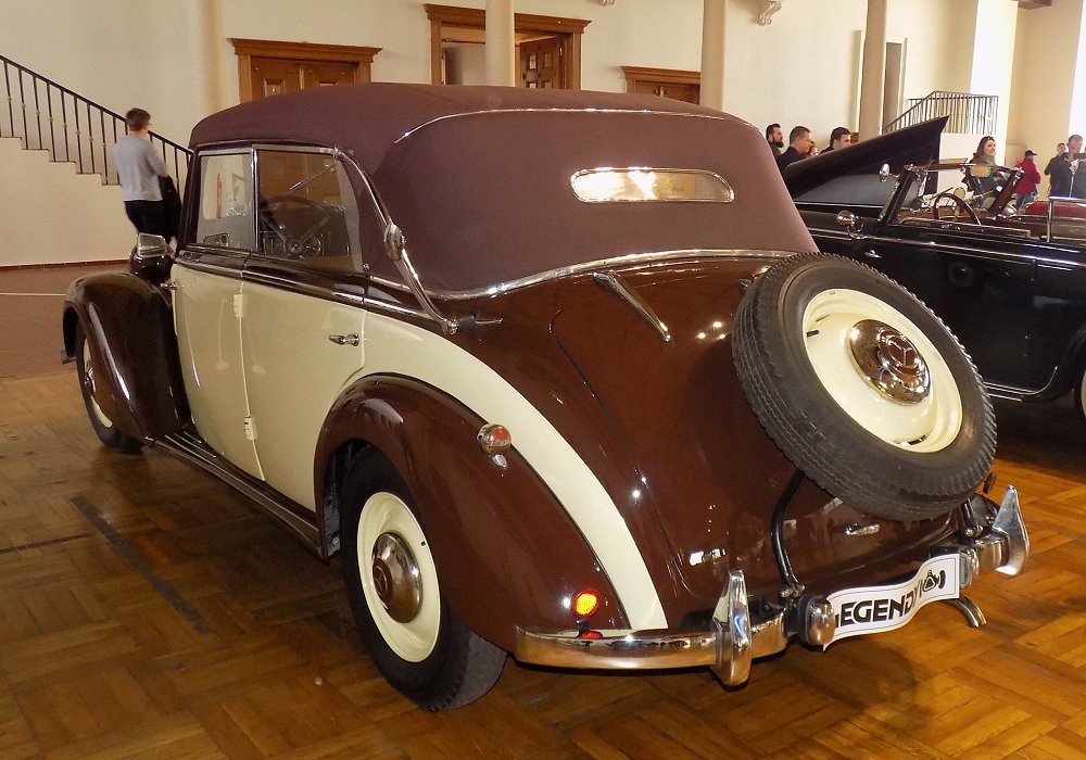 Mercedes-Benz 230 Cabriolet D W153