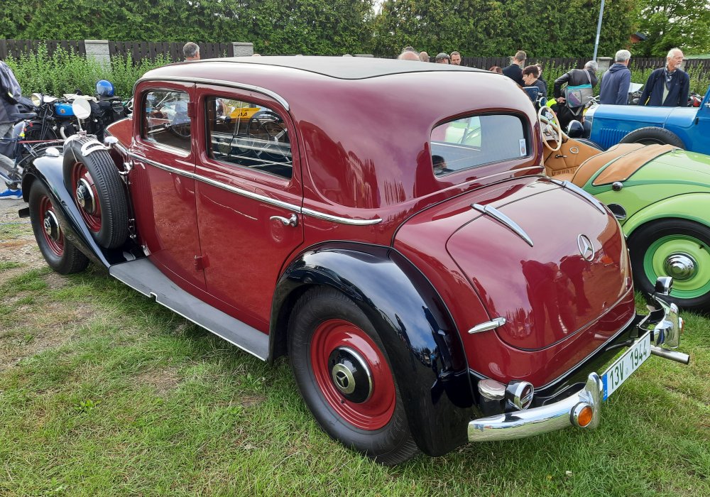 Mercedes-Benz 230 N Limousine