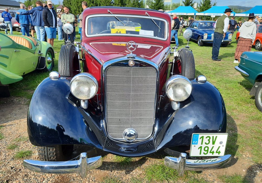Mercedes-Benz 230 N Limousine