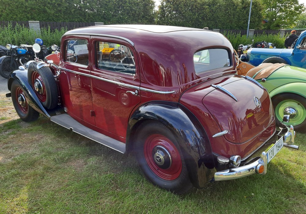 Mercedes-Benz 230 N Limousine