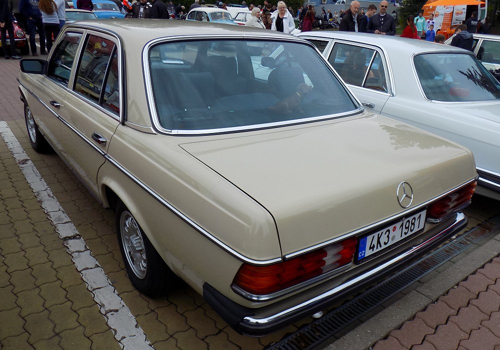 Mercedes-Benz 200 D