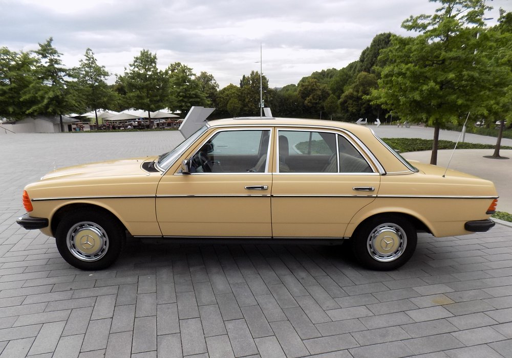 Mercedes-Benz 230