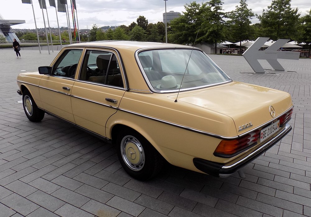 Mercedes-Benz 230