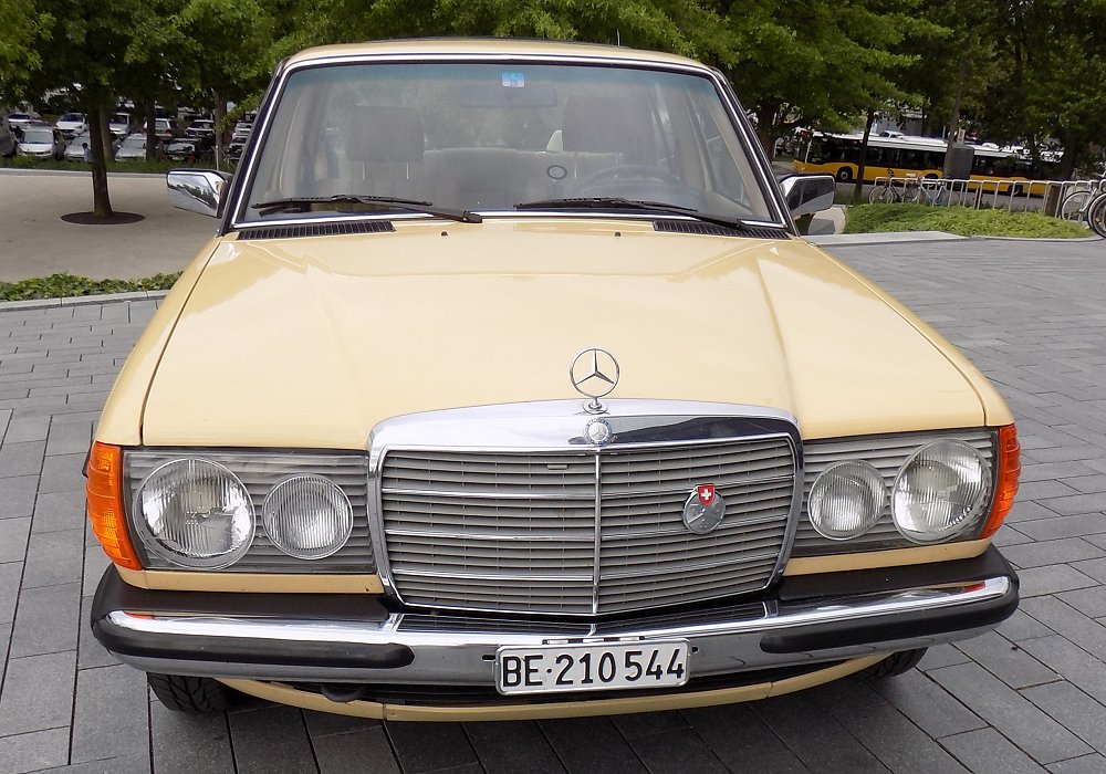 Mercedes-Benz 230