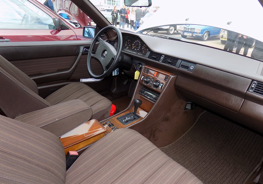 Mercedes-Benz 300 CE Automatic Kat